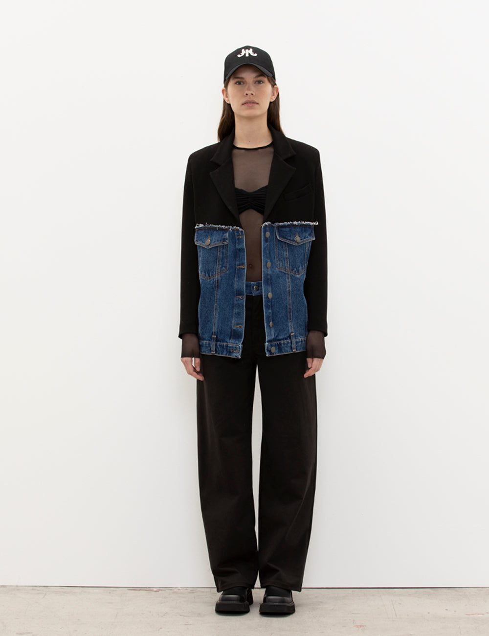 Jaqueta longa com detalhes de jeans