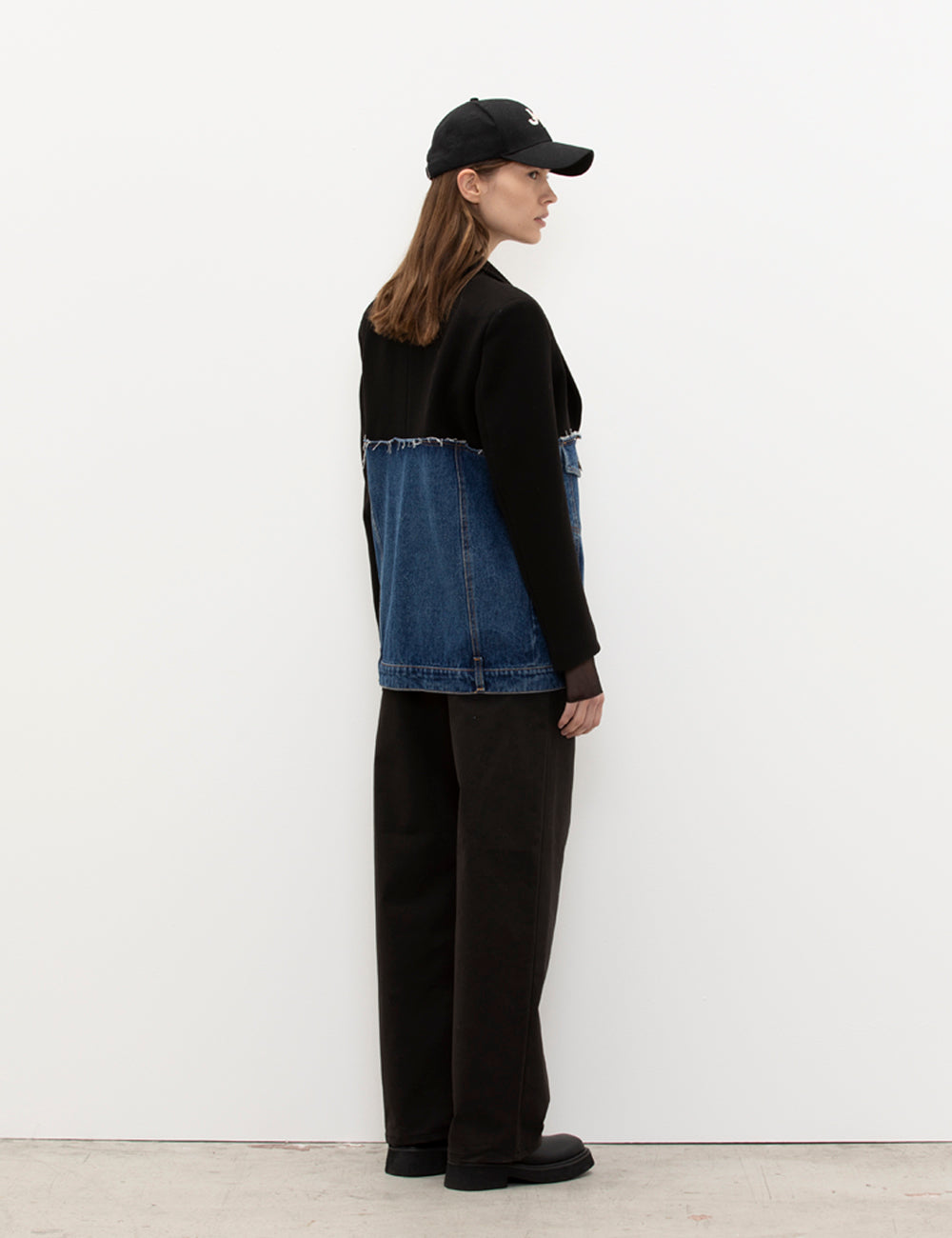 Jaqueta longa com detalhes de jeans