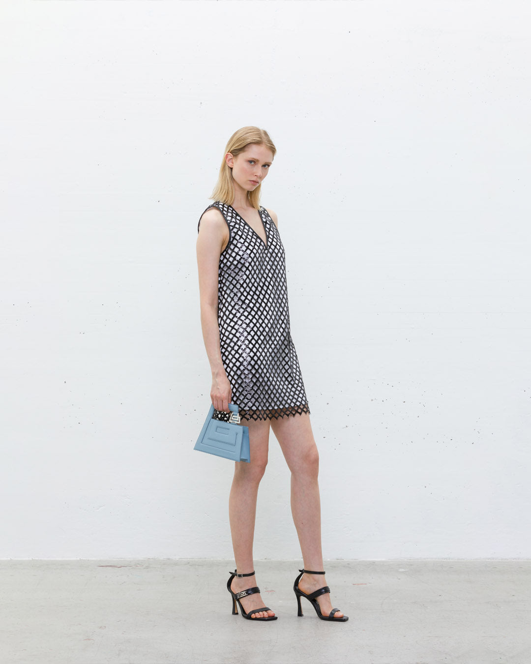 Vestido com enredo de lantejoulas