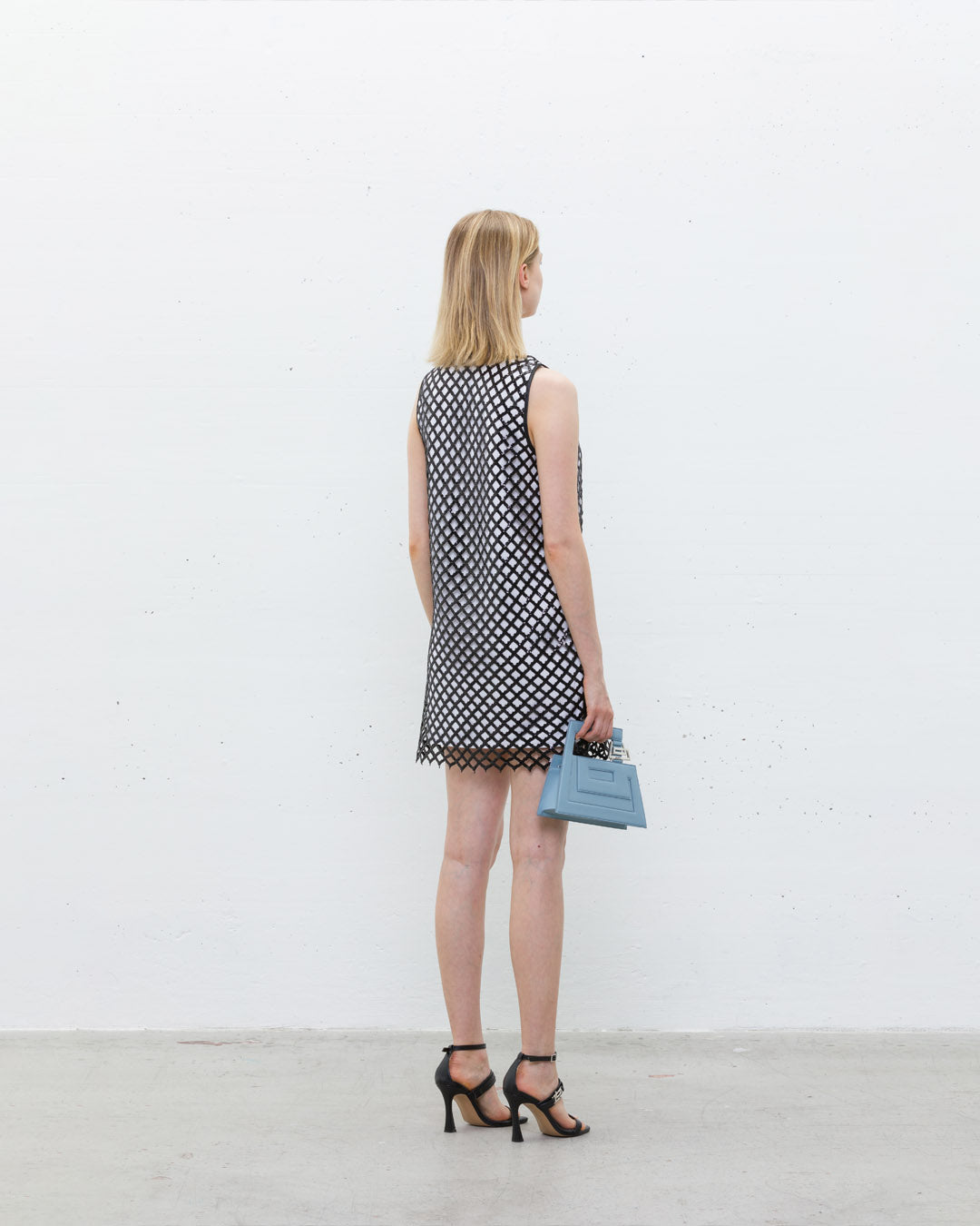 Vestido com enredo de lantejoulas
